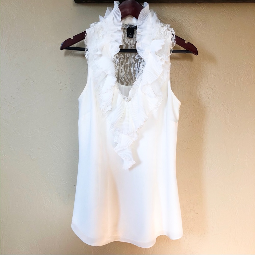 🎉 HP 🎉 Lacey 100% Silk sleeveless flutter top